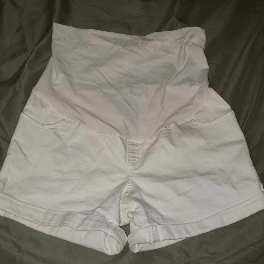 Liz Lange maternity shorts